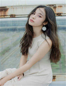 向天真的女生投降