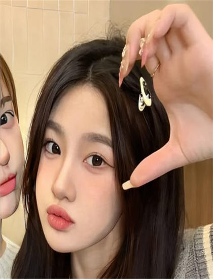 女人越喊痛男人越猛烈_新金梅瓶在线观看_黄色三级